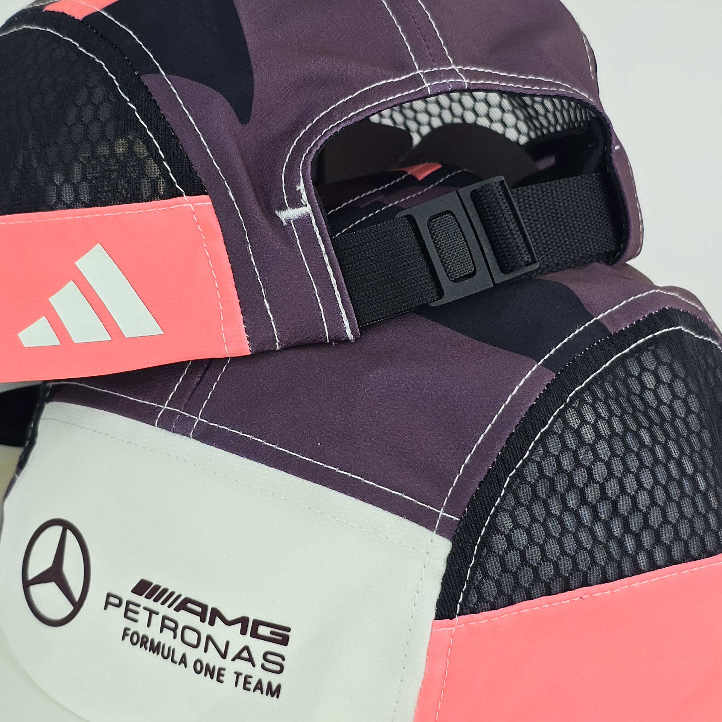 Mercedes - AMG Petronas Formula One Team Summer Pack Graphic Five Panel Cap -A80 - Imagen 3