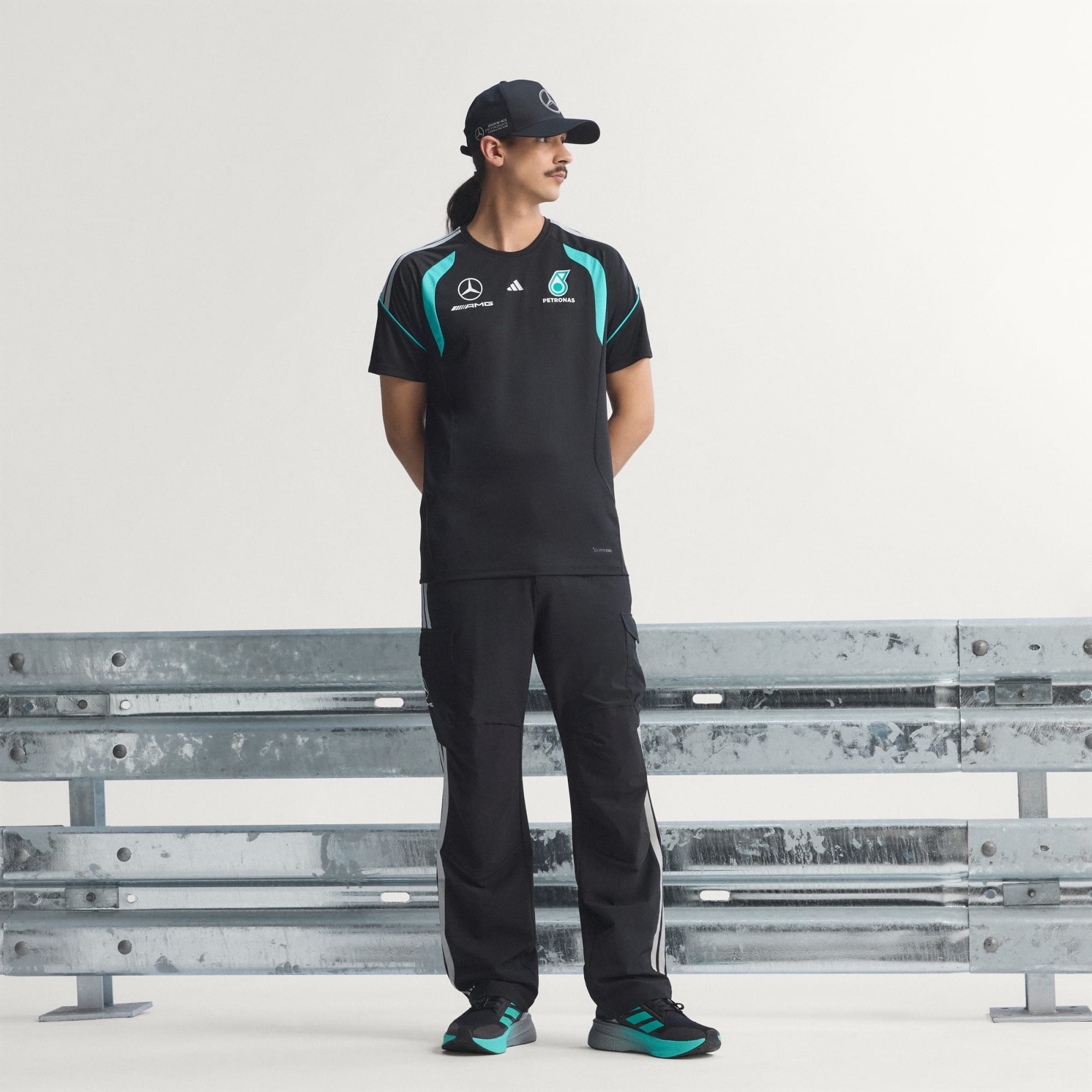 JERSEY MERCEDES - AMG PETRONAS F1 TEAM MECHANICS -A85 - Imagen 3