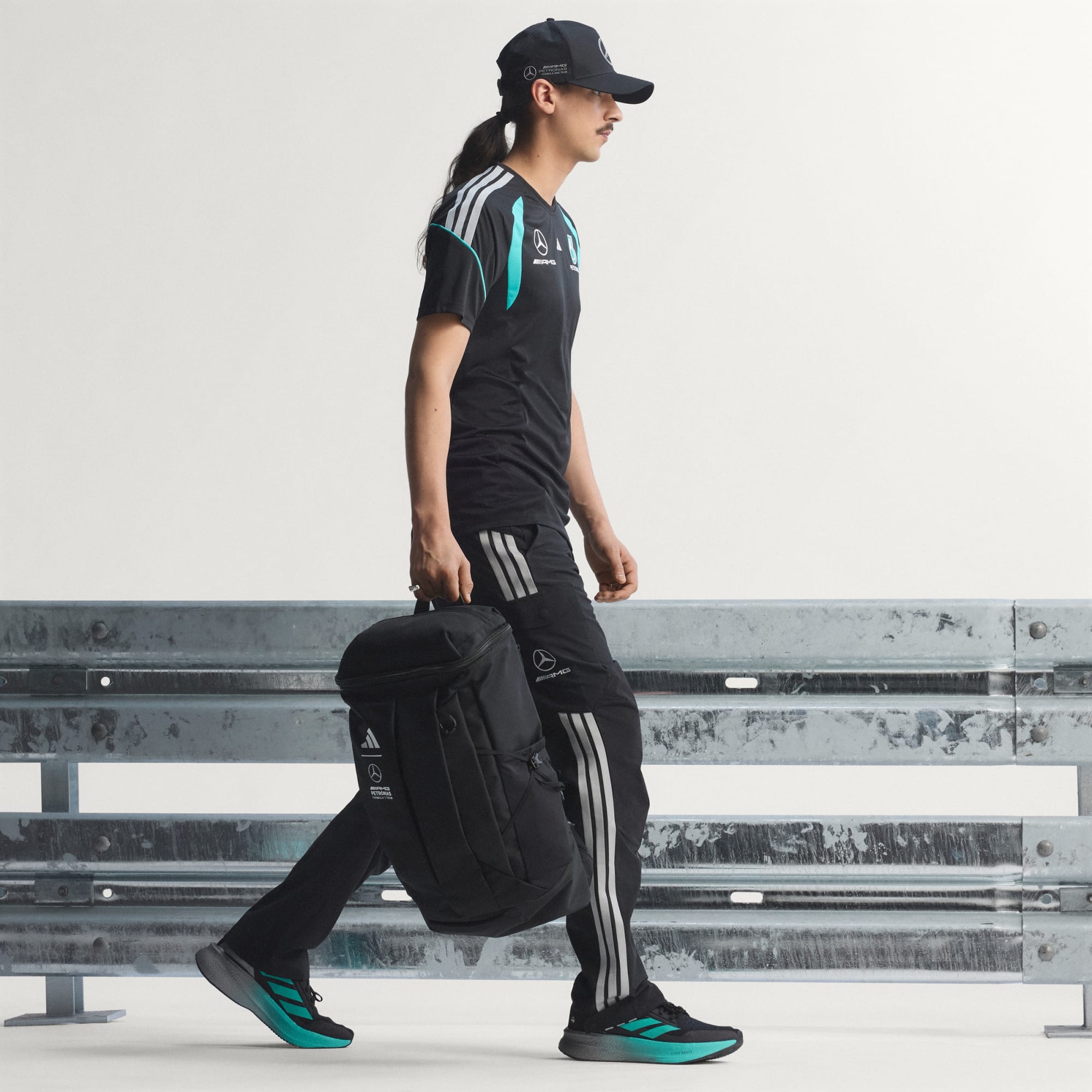 JERSEY MERCEDES - AMG PETRONAS F1 TEAM MECHANICS -A85 - Imagen 6